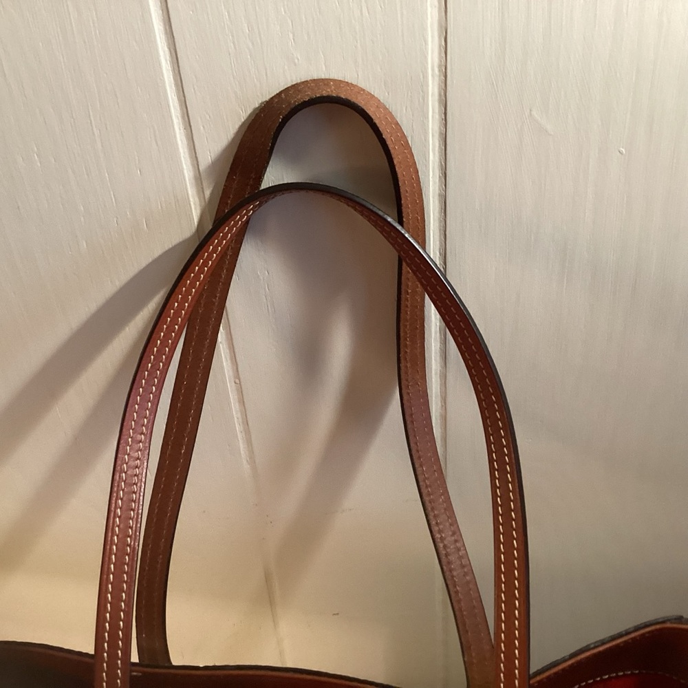 Dooney &  Bourke white leather large tote.  Exc. condition. - Picture 3 of 12